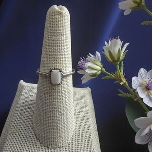 Mother Of Pearl 925SVI Stamped Ring EUC